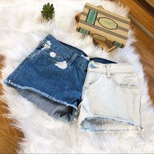 🚨leaving soon🚨LEVI’S MIXED WASH JEAN SHORTS